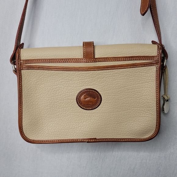 Vintage Dooney East West flap cream shoulder bag - Picture 8 of 15